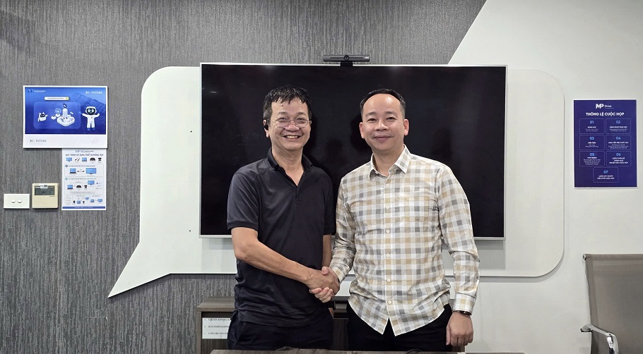 Ông Lê Văn Hiếu – Chủ tịch HĐQT kiêm Tổng Giám đốc CGV Telecom và ông Nguyễn Việt Trung – Chủ tịch MPGroup tại buổi ký kết ngày 14/10/2026 tại Hà Nội